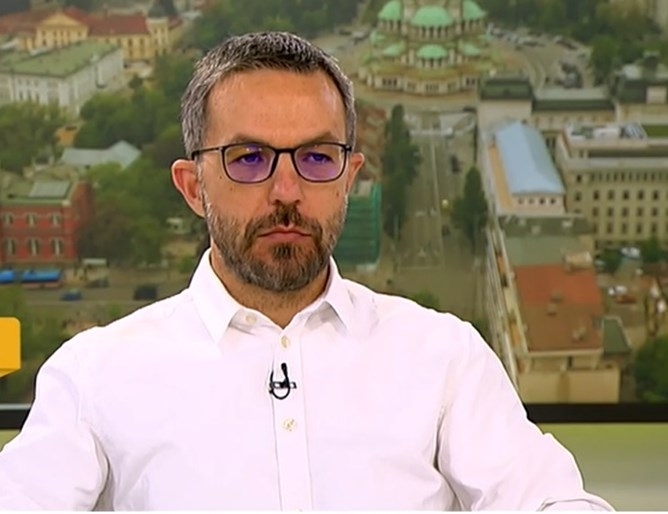 Необходимостта здравните работници да бъдат ваксинирани има професионален елемент Те