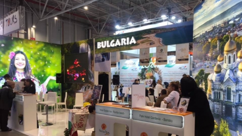 Близо 10 000 участници от цял свят събра есенното изложение