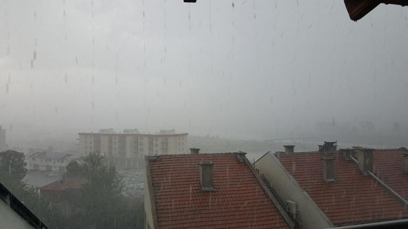 Силна буря удари за пореден път в Кърджали градушка