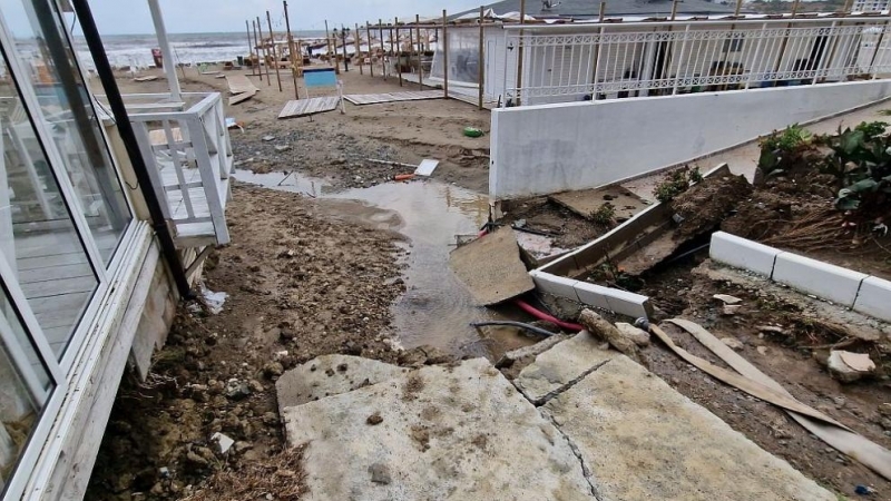 Продължава борбата с водното бедствие което удари Южното Черноморие Тази