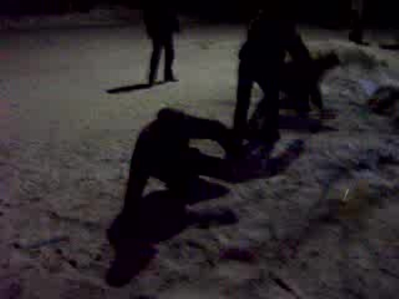 Мъж бе набит от баща и син в Козлодуй съобщиха