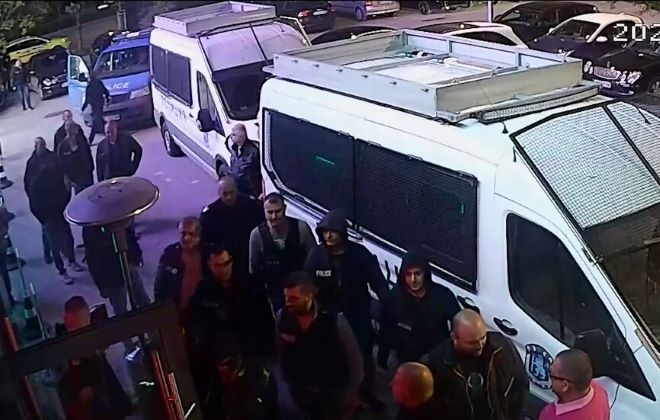 Съблечени голи: Клиенти на заведение в Пловдив се оплакаха от полицията