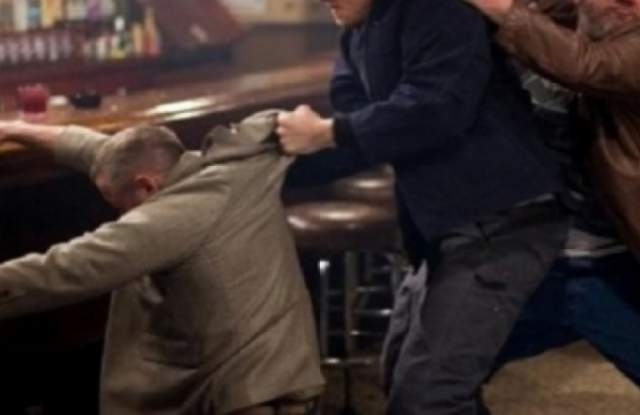 Млад мъж потрошил куп вещи от заведение в Лом и