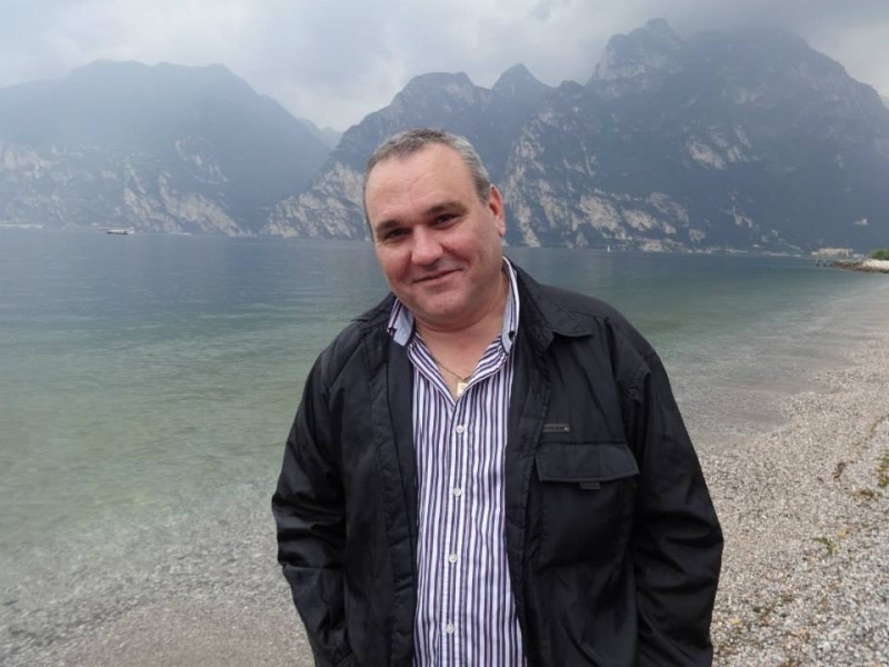 Тази нощ след дълго и мъчително боледуване е починал 53 годишният