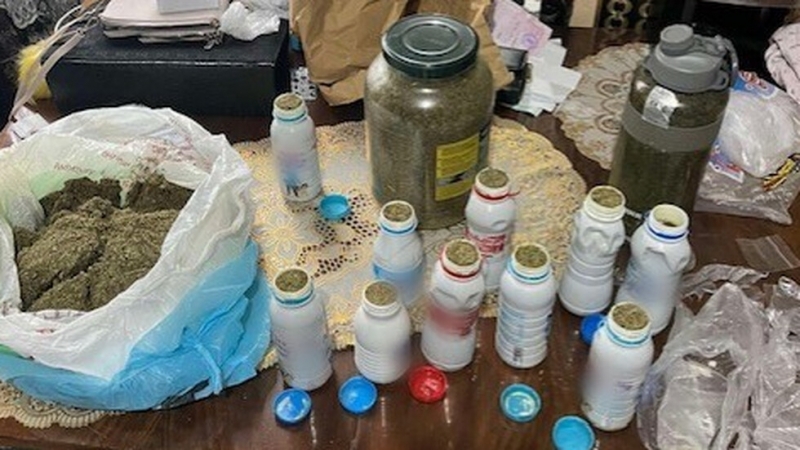 Полицаи са открили няколко вида наркотик в дома на младеж