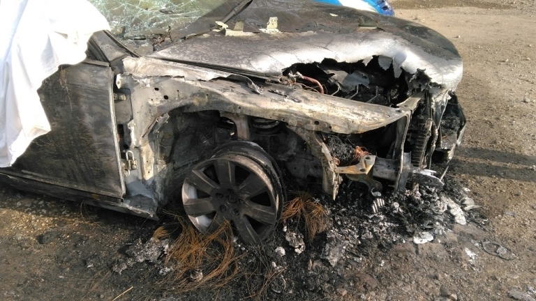 Лек автомобил избухна в пламъци снощи в Пловдив в район