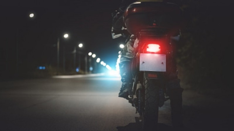 Полицаи спипаха джигити без книжки да юркат нередовни мотоциклети във