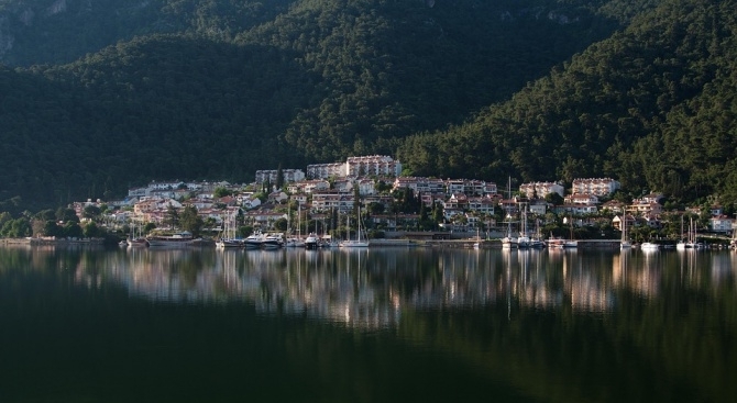 Двама британци са били намерени мъртви в турския средиземноморски курорт