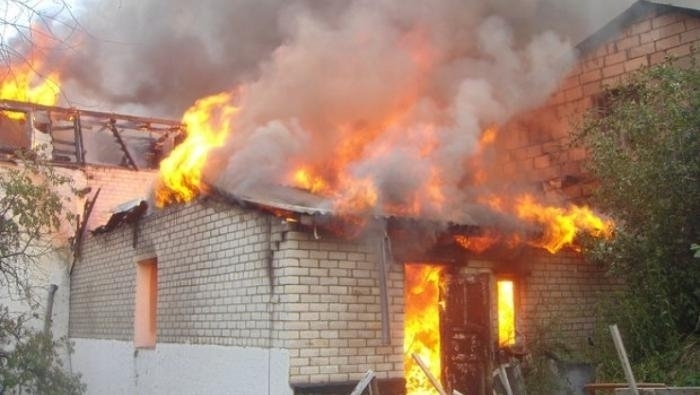 Мъж е изгорял при пожар в дома си в монтанското