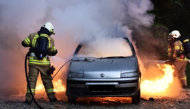 Огнен ад! Кола се запали в движение във врачанско село