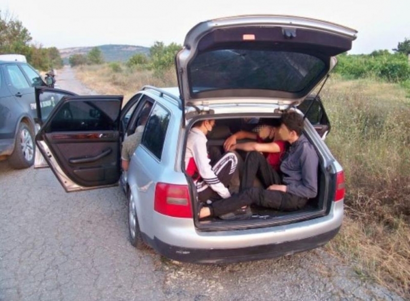 11 нелегални чужди граждани откриха полицаите край Свиленград В хода на