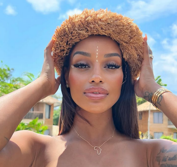 Бившата любима на Марио Балотели – Фани Негуеша 35 подготвя