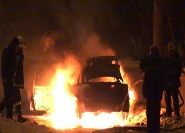 Лека кола е горяла вчера на улица във врачанското село