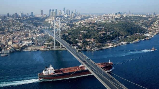 Турция от днес събира по високи такси за преминаване на кораби