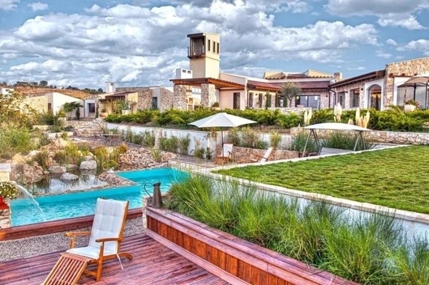 Социологът Кънчо Стойчев е продал хотелския комплекс Зорница фемили естейт