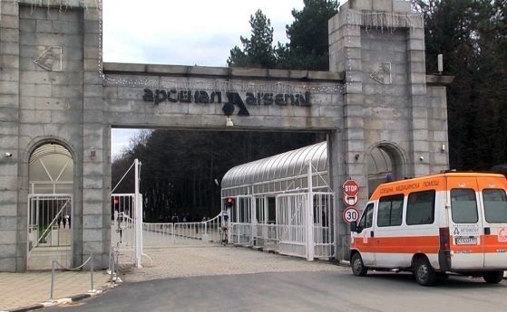 Извадиха телата на двете жени, загинали при взрива в "Арсенал" - Казанлък
