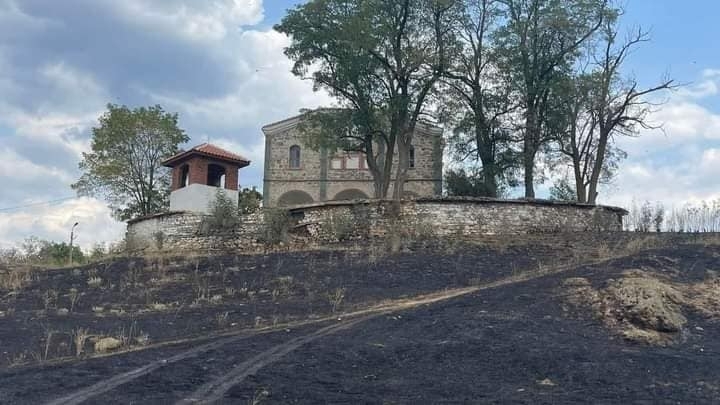 100 годишната православна църква в опожареното ямболско село Воден остана непокътната