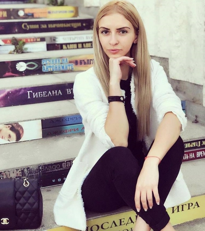 Мис Враца Александра Цветкова поде инициатива за бездомните и нуждаещите