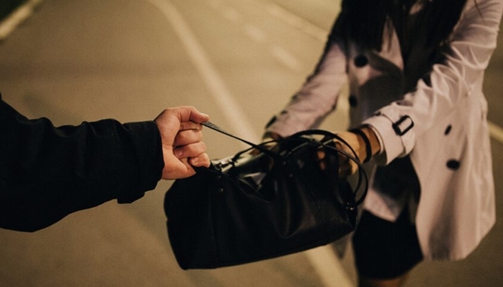 Рецидивист влиза в затвора за това че нападнал и ограбил