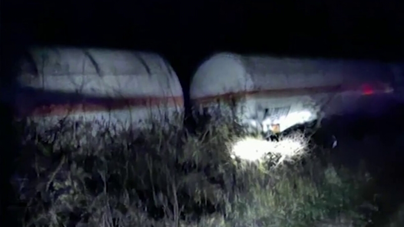 Очаква се днес да започне изтеглянето на цистерните от релсите