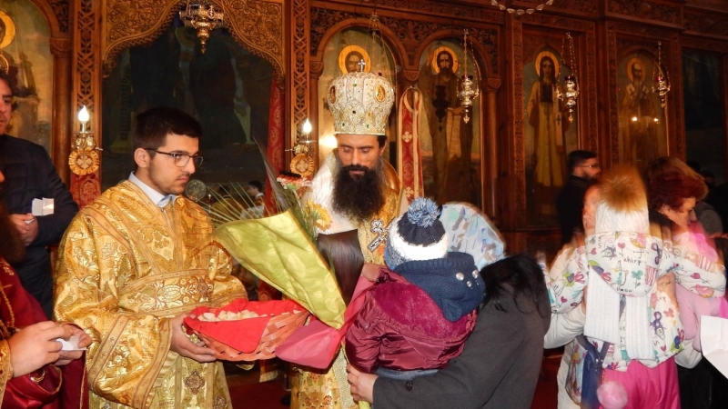 Първата си литургия в катедралния храм във Видин отслужи Видински митрополит Даниил Службата