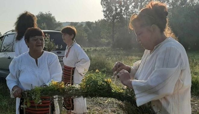 За поредна година в Замфирово празнуваха Еньовден /снимки/