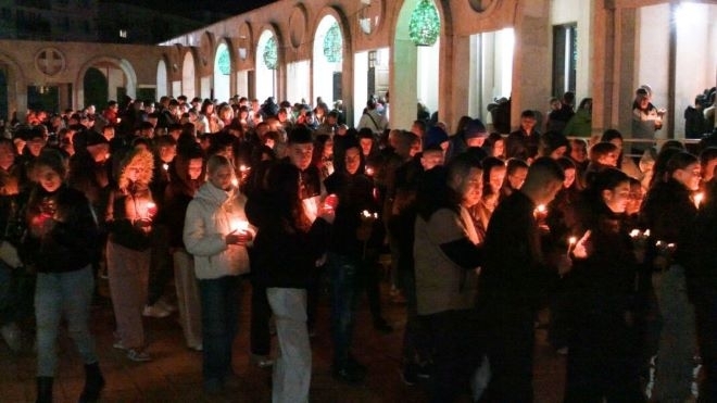 Стотици посрещнаха Възкресение Христово в храмовете на Монтана /снимки/