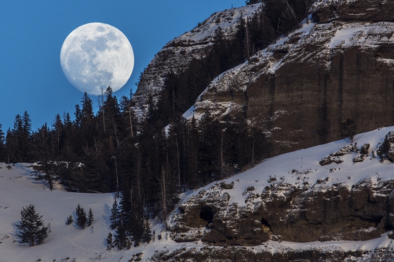 Декемврийската суперлуна в неделя ще бъде най голямата и най ярката за