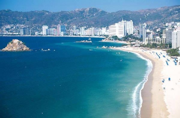 Срещу цялата полиция в крайбрежния мексикански град Акапулко се води