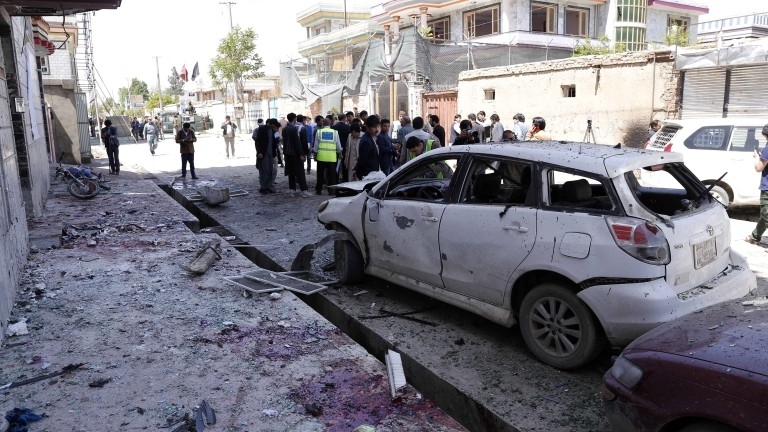24 са жертвите след самоубийствения атентат в Кабул Афганистан вчера