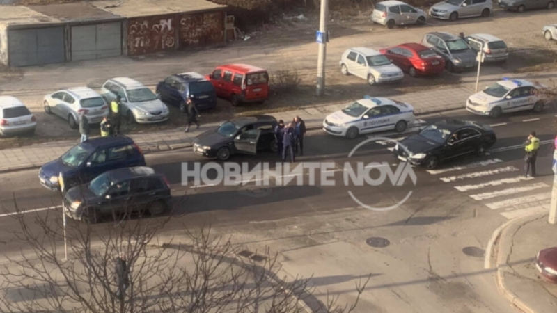 Кола помете майка и дете на пешеходна пътека в София съобщи NOVA