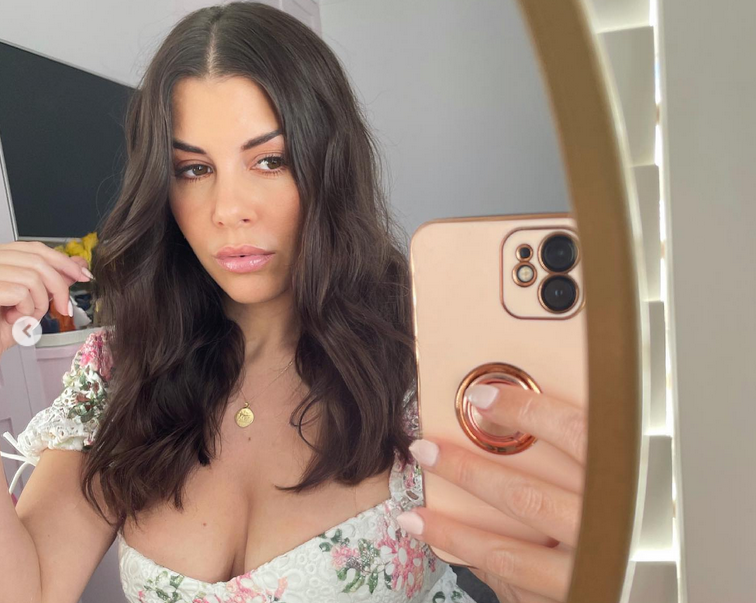 Бившата любовница на Райън Гигс Имоджен Томас се съблече