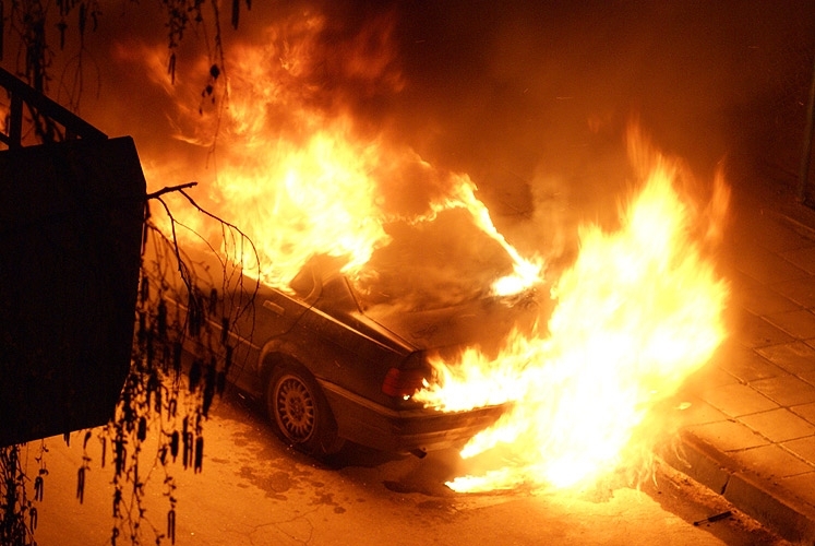 Кола е била унищожена при палеж в Монтанско съобщиха от