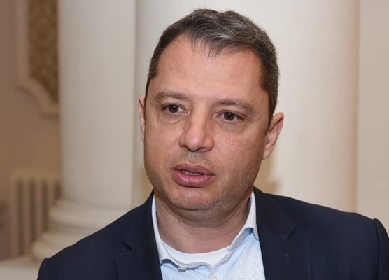 Делян Добрев: Няма да се вдигат данъци, заплатите в МВР и МО скачат