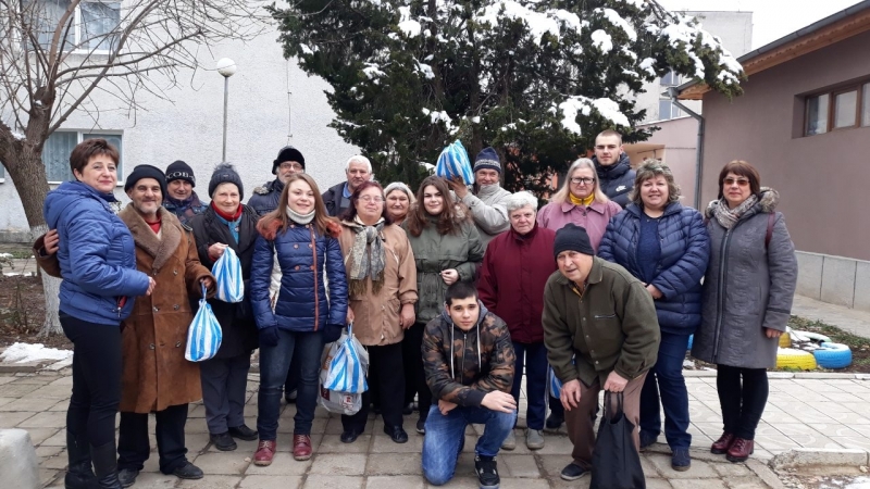 Пакети с хранителни продукти от първа необходимост получиха 84 души