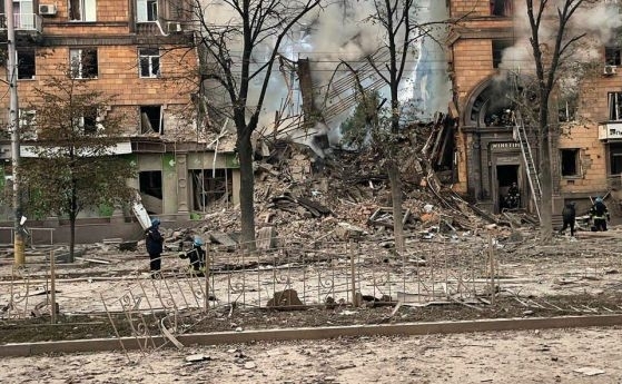 Най-малко 11 убити при обстрел на жилищни сгради в украинския град Запорожие