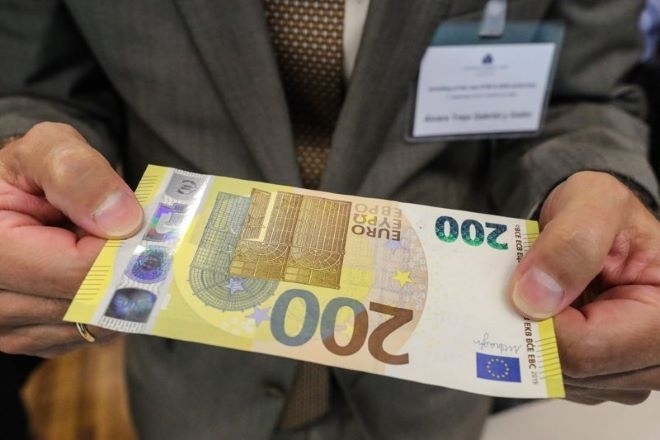 ЕС изисква отпускане на заeми до 200 евро без проверка на доходите