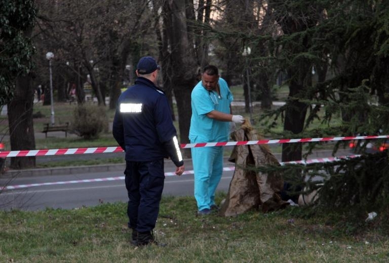 Полицаи са намерили мъртъв човек край пътя в Оряхово съобщиха