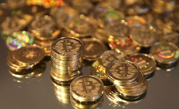 Стойността на криптовалутата биткойн за първи път мина 10 000