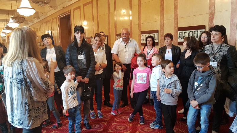 30 възпитаници на детски градини от община Мездра посетиха сградата