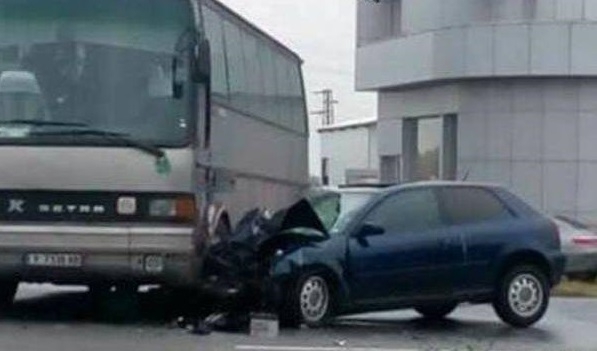 Шофьорка с над 3 промила се заби в автобус във Велико Търново