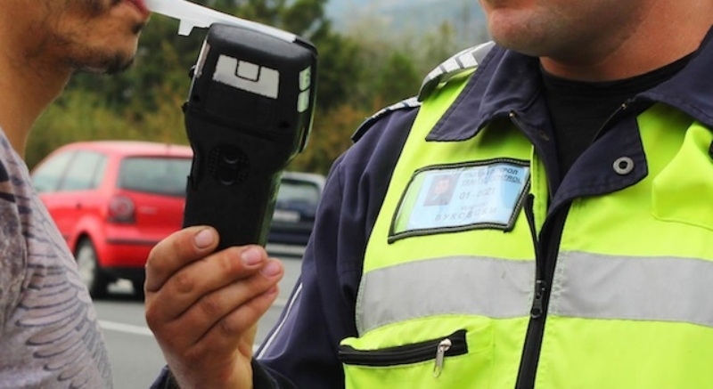 Ченгета хванаха двама пияни зад волана във Врачанско съобщиха от