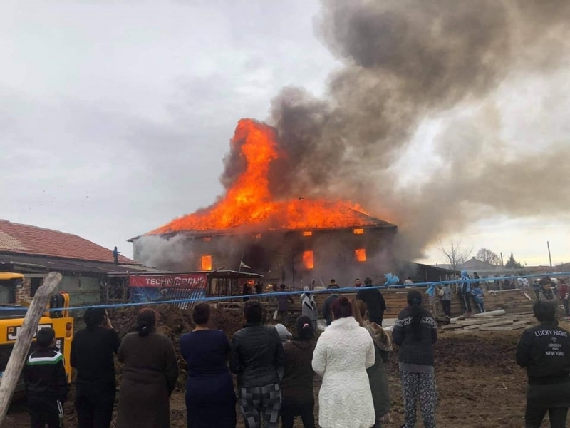 Пожар вилня във ферма край Берковица съобщиха от МВР в