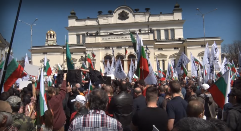 На фона на процедурата около първия мандат няколко демонстрации ще