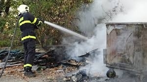 Пожарникари на крак в цялата страна но не заради авария