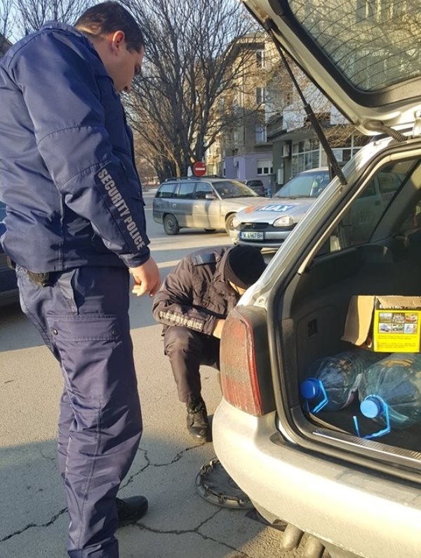 Снимка на която се вижда как пътни полицаи от Монтана