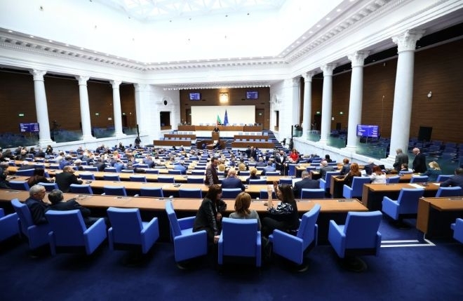 В личния автопарк на депутатите има от "Лада" до "Порше"