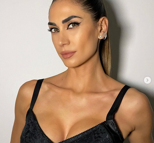 Моделът Мелиса Сата която е и тв водещ показа перфектните