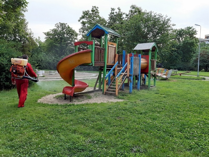 Продължават третиранията срещу кърлежи и бълхи във Видин съобщиха от