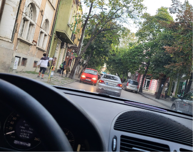 Заблуден шофьор подкара в насрещното по улица във Видин научи